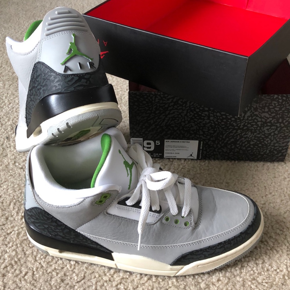 Air Jordan Retro 𝟹 size 𝟿.𝟻